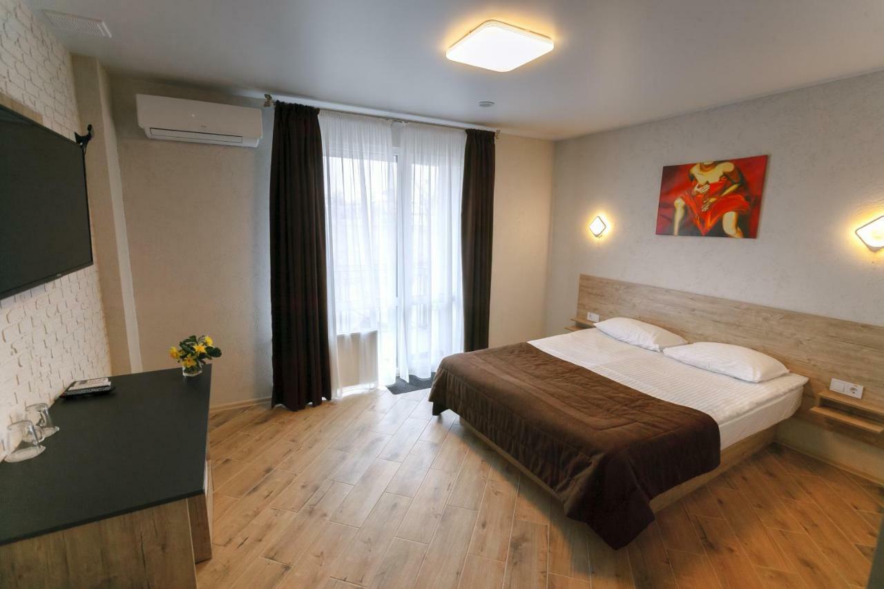 Raziotel Rishelyevskiy Cherson Esterno foto